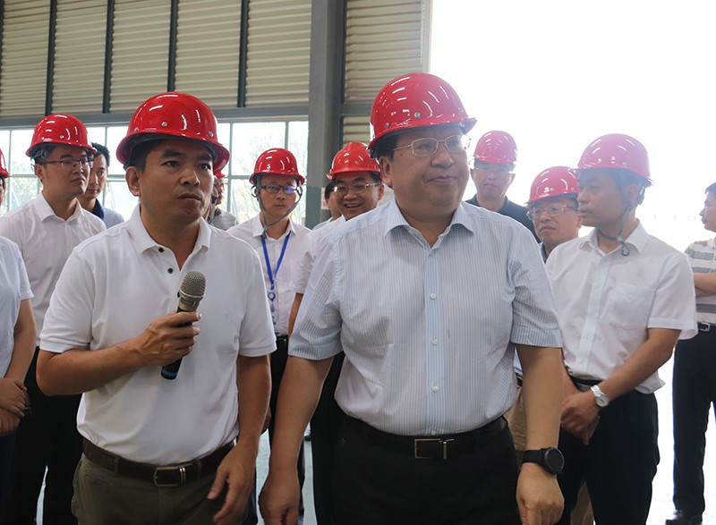 湖南省常務(wù)副省長(zhǎng)陳向群調(diào)研中偉新能源（中國(guó)）總部產(chǎn)業(yè)基地