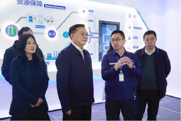 湖南省商務(wù)廳黨組書(shū)記、廳長(zhǎng)沈裕謀調(diào)研中偉股份中部產(chǎn)業(yè)基地