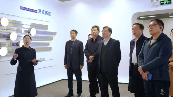 湖南省政協(xié)副主席、省工商聯(lián)主席張健一行到中偉寧鄉(xiāng)產(chǎn)業(yè)基地考察