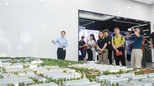 國(guó)際媒體第二波！法新社等11家國(guó)內(nèi)外主流媒體采訪中偉